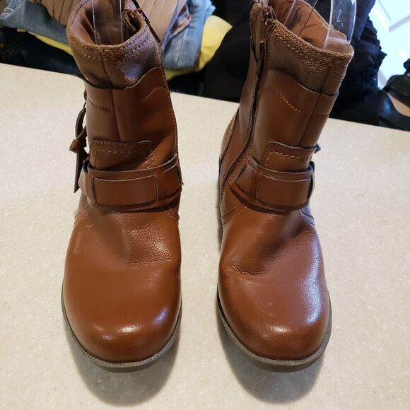 Clarks Riddle Avant Ankle Boot Women's 7.5  Brown Leather Lug Sole Side Zip - Picture 2 of 8